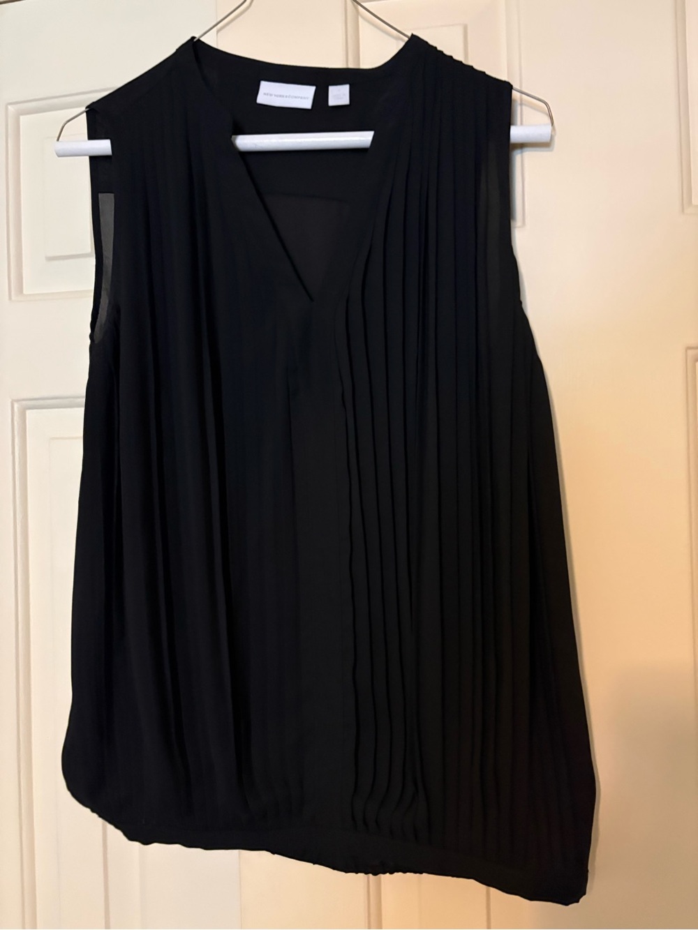New York & Company Black Sleeveless Pleated V-Neck Blouse